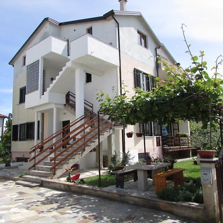 Mirela House With Apartment 乌马格 外观 照片