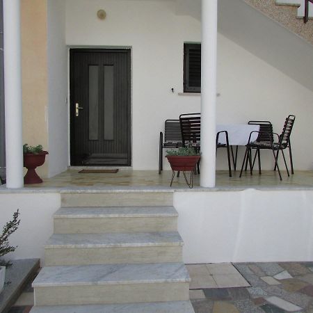 Mirela House With Apartment 乌马格 外观 照片